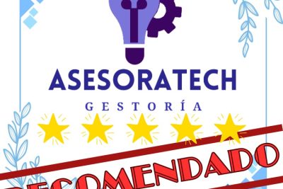 Declaración de La Renta en Salamanca 2 Desde Salamanca, Persona utilizando un ordenador para elaborar la declaración de la renta online con guía de un asesor de AsesoraTech.