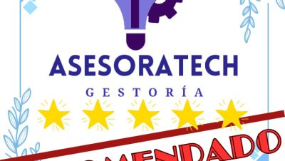 Desde Santander, Persona utilizando un computador para completar la declaración de la renta online con apoyo de un profesional de AsesoraTech.